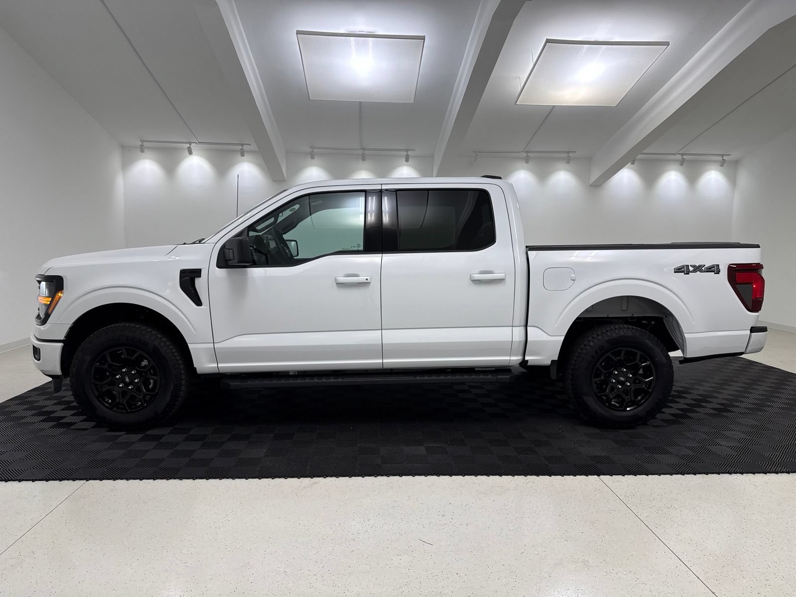 New 2026 Ford F150 XLT w/ XLT Black Appearance Package AWD/4WD image 4