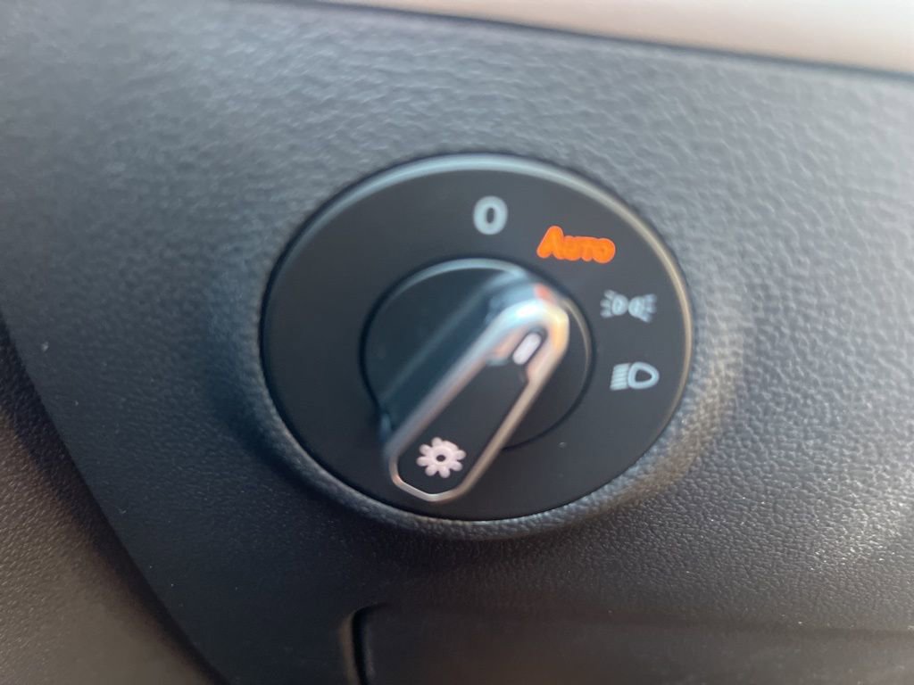 New 2025 Volkswagen Taos SE image 20