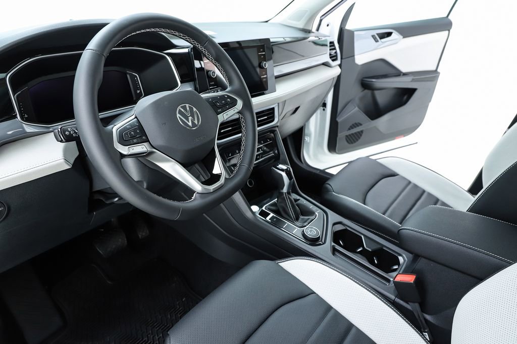 New 2026 Volkswagen Taos SEL image 19