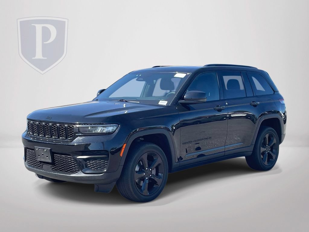 Used 2023 Jeep Grand Cherokee Altitude AWD/4WD image 4