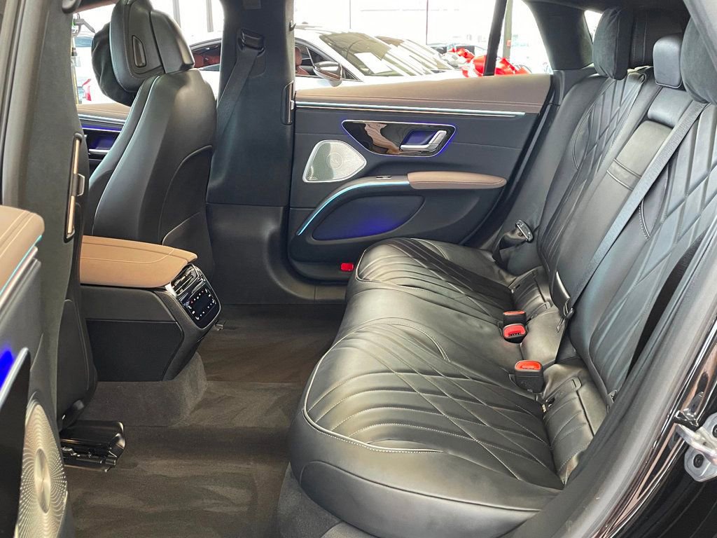 Used 2022 Mercedes-Benz EQS 580 4MATIC Sedan image 17