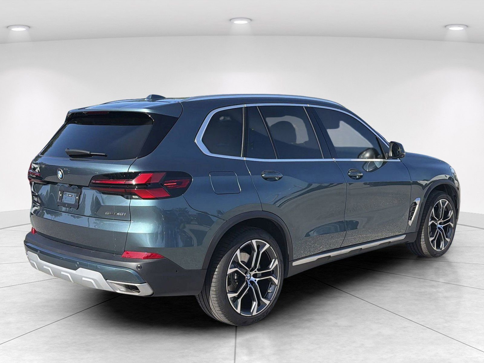 Certified 2024 BMW X5 sDrive40i w/ Premium Package RWD image 5