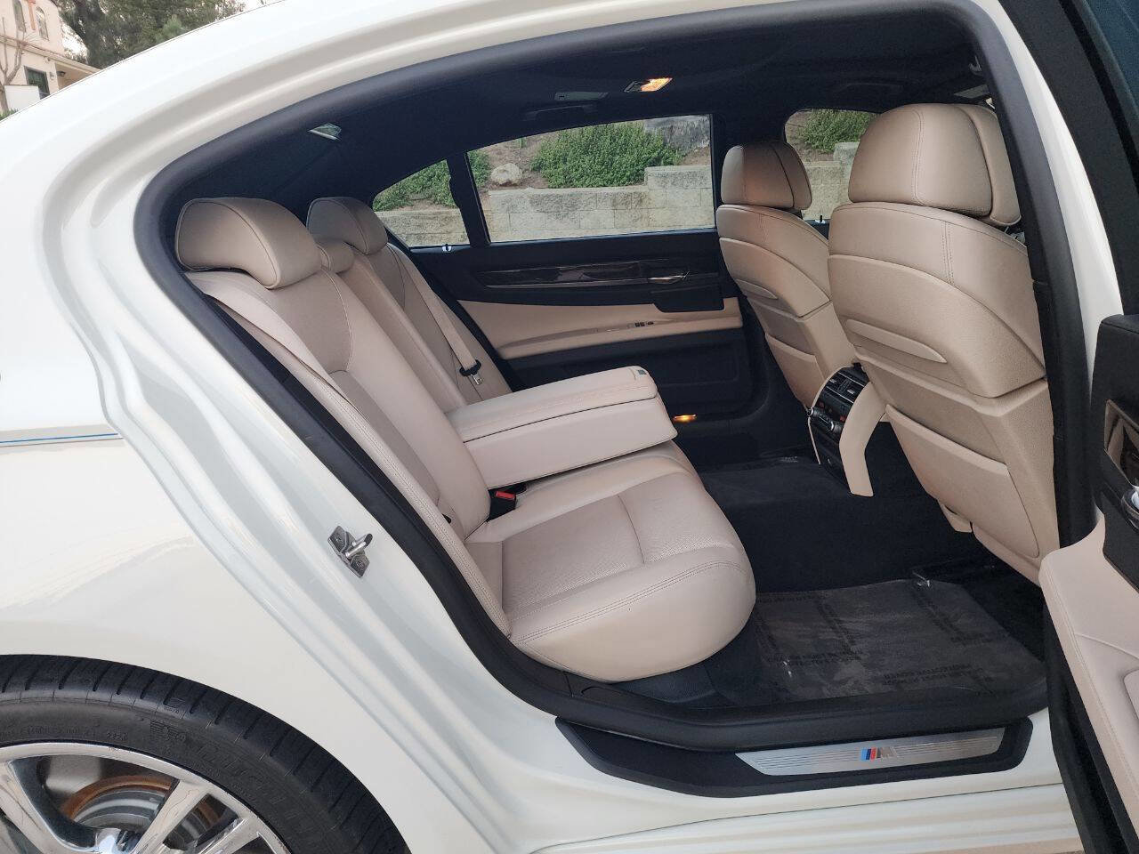 Used 2012 BMW 750Li w/ Driver Assistance Pkg image 21