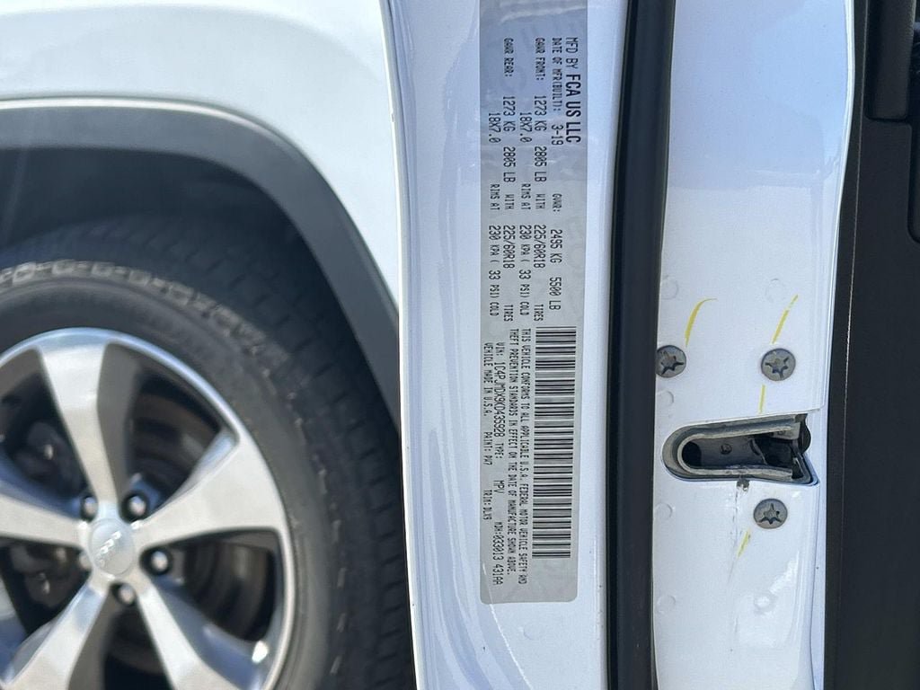 Used 2019 Jeep Cherokee Limited AWD/4WD image 10