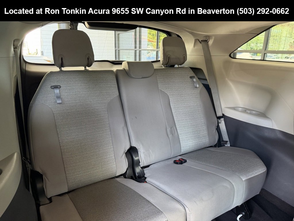 Used 2023 Toyota Sienna LE image 30