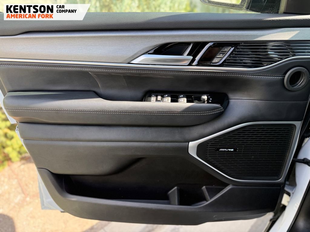 Used 2025 Jeep Wagoneer 4WD image 23