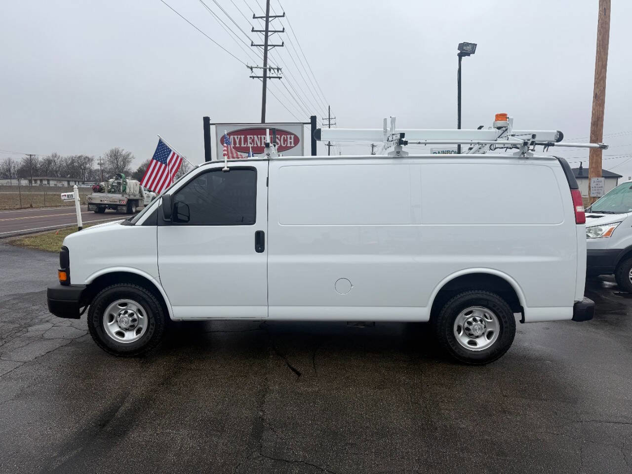 Used 2015 Chevrolet Express 2500 image 1