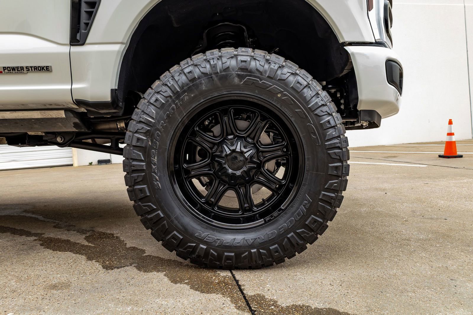 Used 2025 Ford F250 Platinum w/ Tremor Off-Road Package image 12