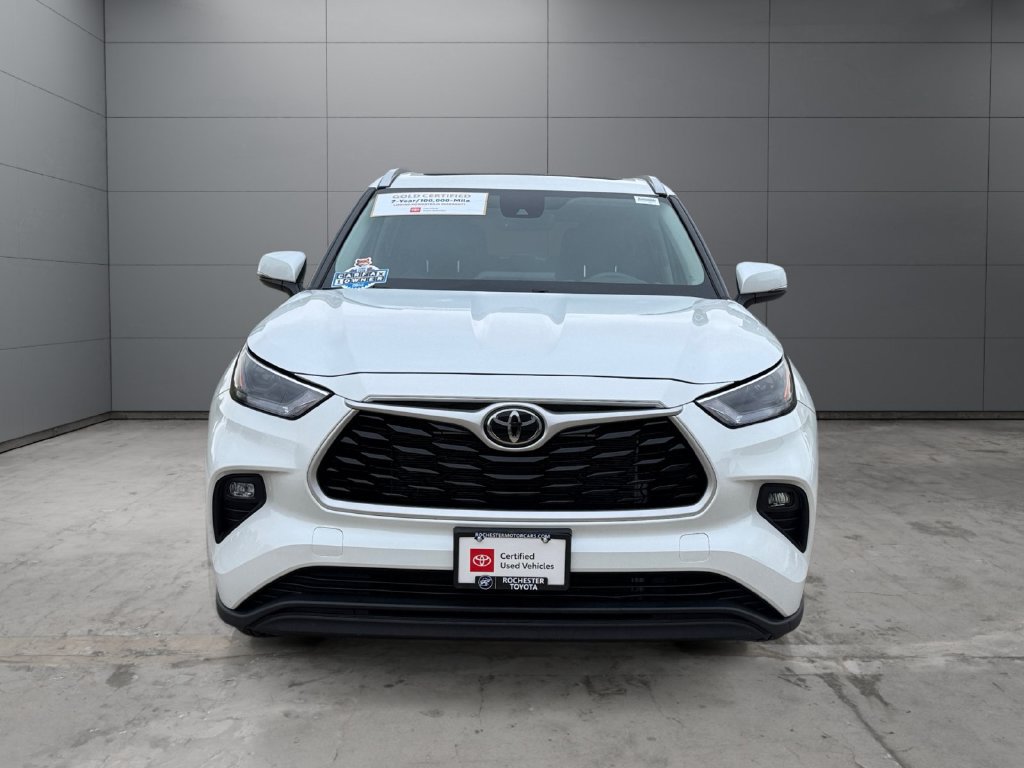 Used 2022 Toyota Highlander XLE AWD/4WD image 8