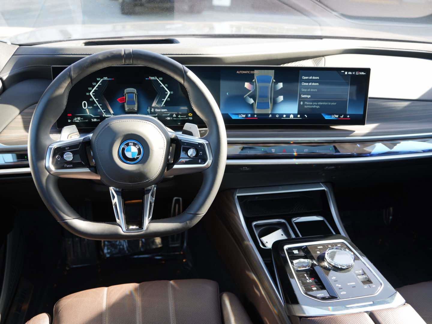 Used 2025 BMW 750e xDrive AWD/4WD image 7