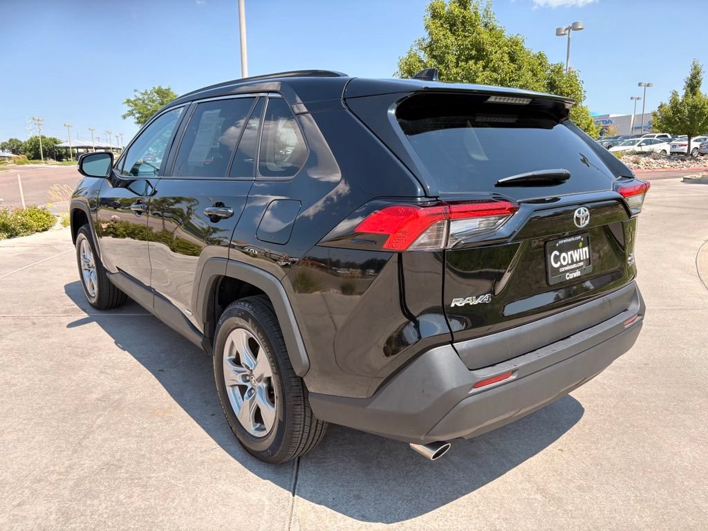 Used 2025 Toyota RAV4 XLE AWD/4WD image 5