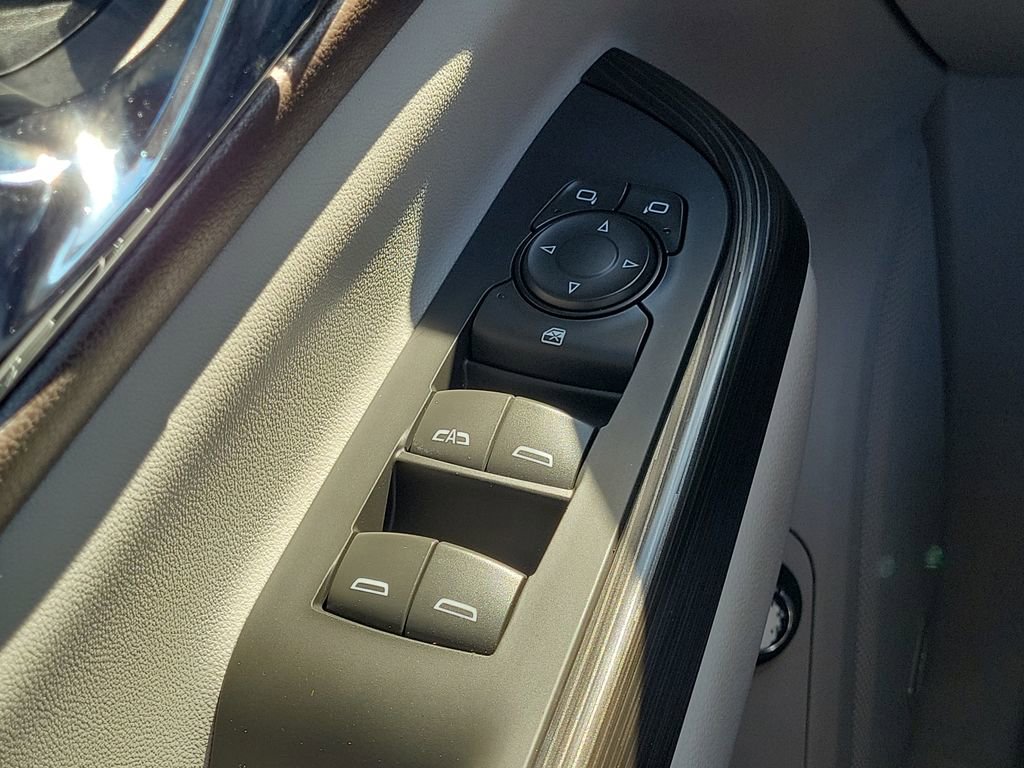 Used 2018 GMC Acadia SLT w/ LPO, Cargo Package image 31