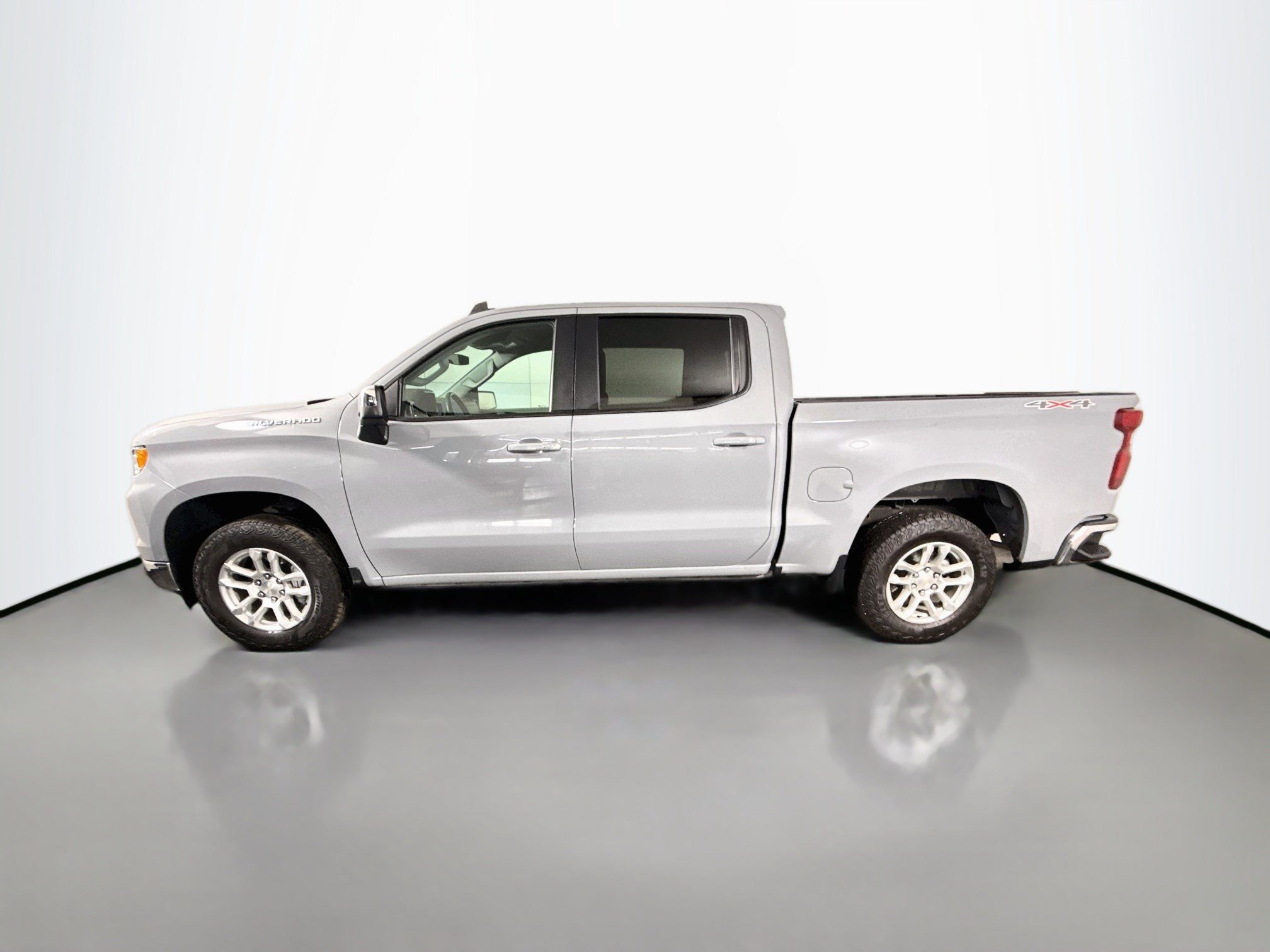 Used 2024 Chevrolet Silverado 1500 LT AWD/4WD image 6
