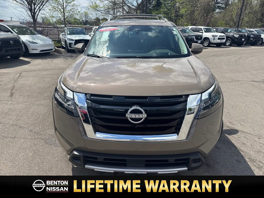 Used 2025 Nissan Pathfinder Platinum image 10