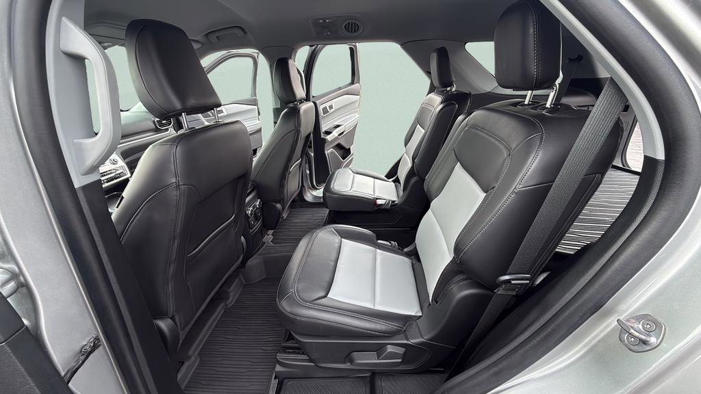 Used 2022 Ford Explorer XLT w/ Equipment Group 202A image 32