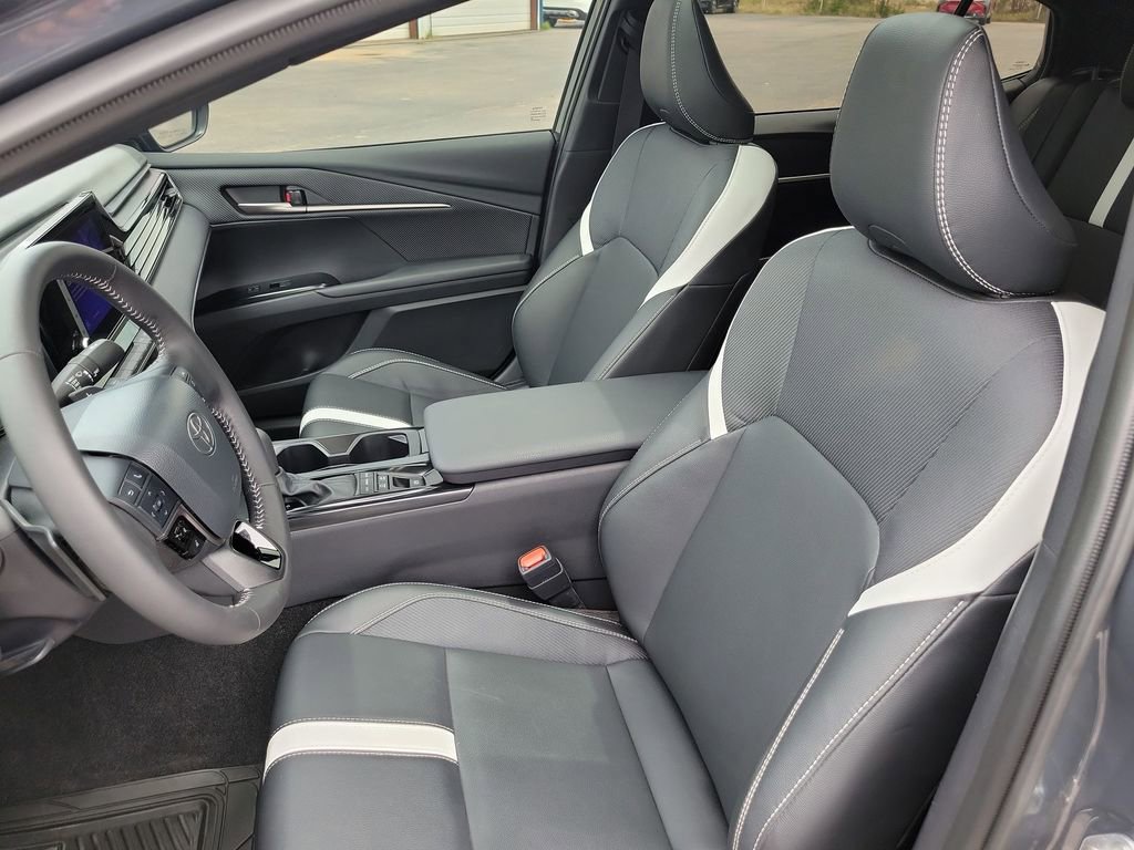 Used 2026 Toyota Camry SE FWD image 16