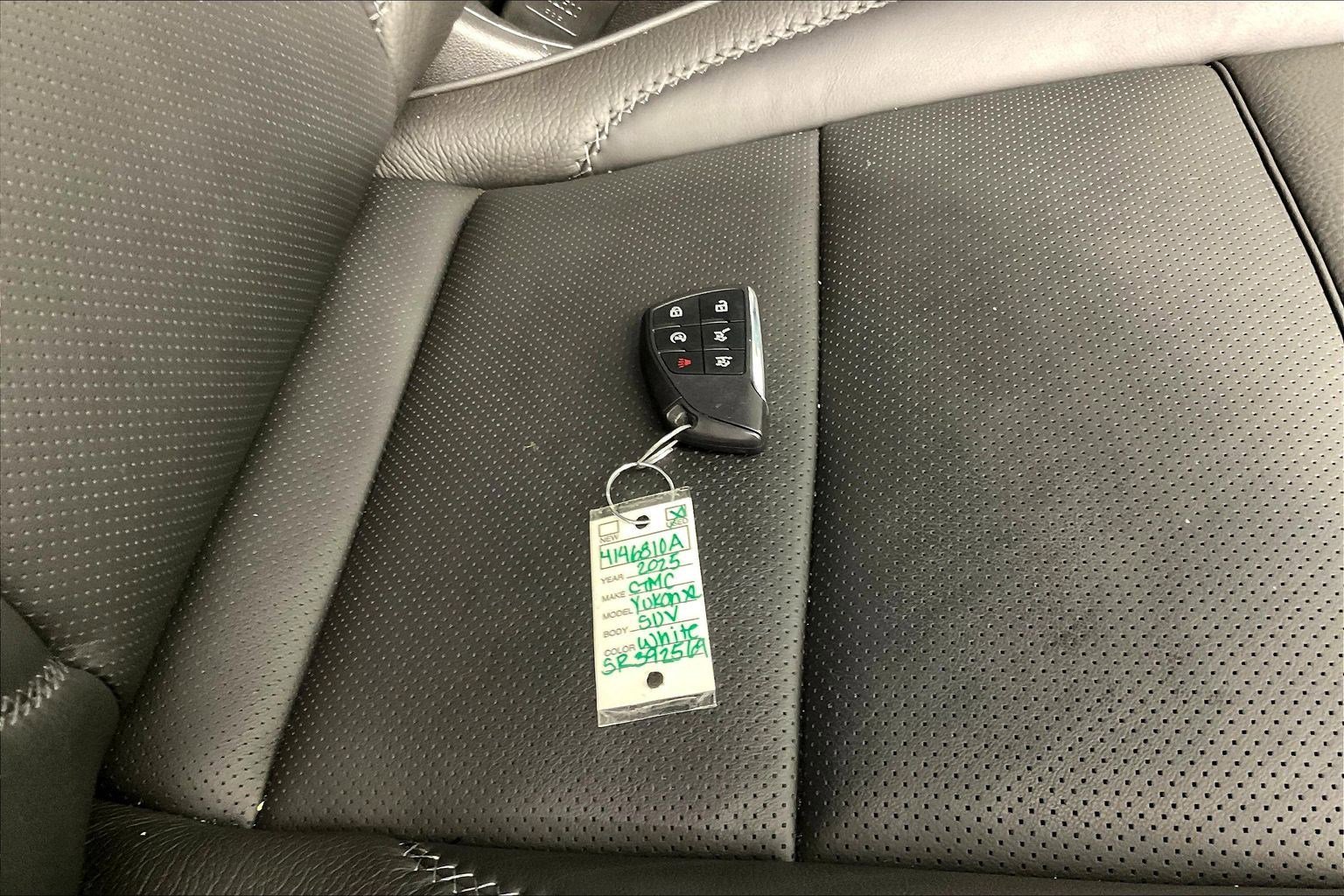 Used 2025 GMC Yukon XL Denali image 34