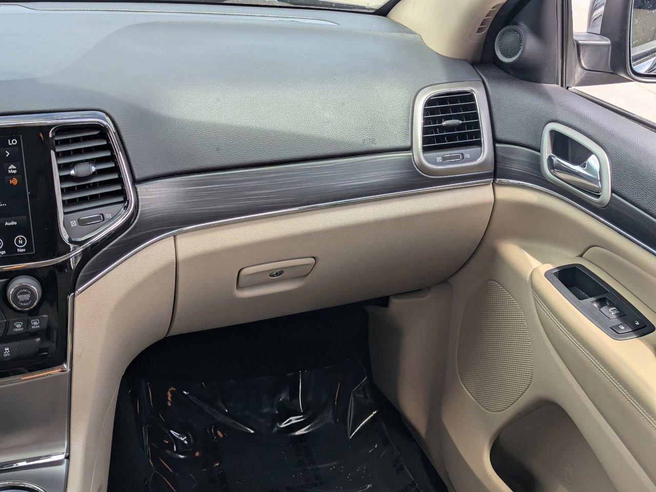 Used 2020 Jeep Grand Cherokee Limited image 15