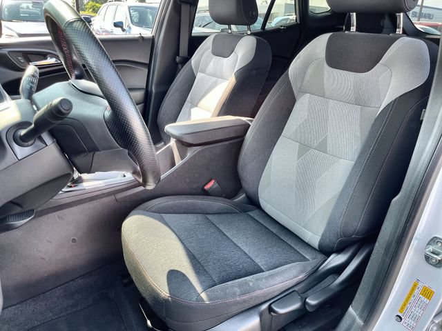 Used 2024 Chevrolet Trax RS w/ Sunroof Package FWD image 14
