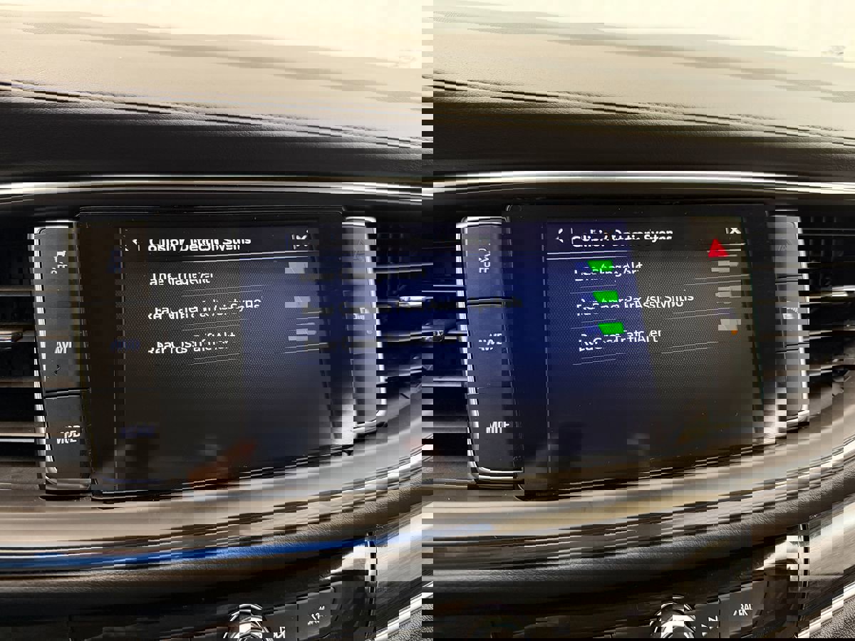 Used 2021 Buick Enclave Essence w/ Experience Buick Package image 15