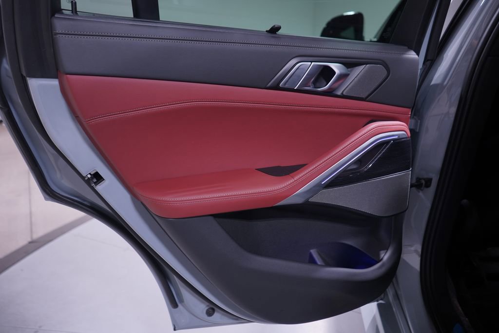 Used 2024 BMW X6 xDrive40i w/ Executive Package image 15