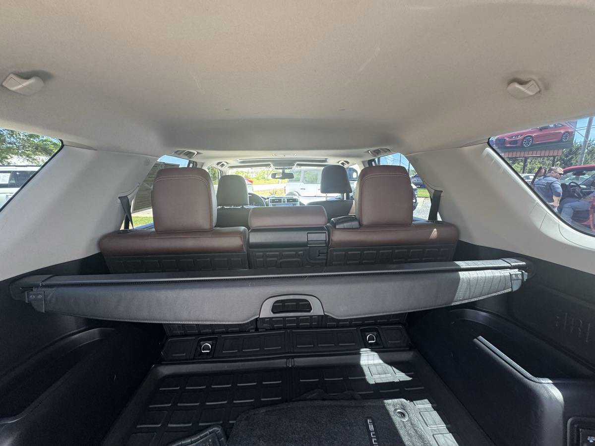 Used 2018 Toyota 4Runner SR5 AWD/4WD image 23