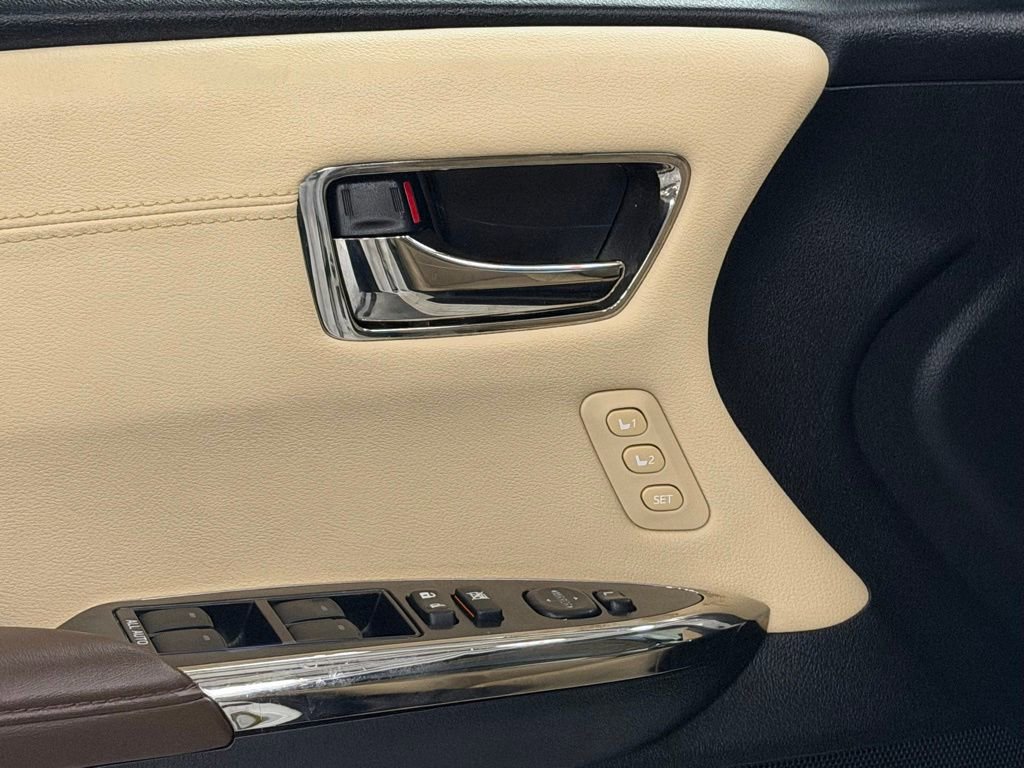 Used 2018 Toyota Avalon XLE Premium w/ All Weather Liner Package FWD image 13