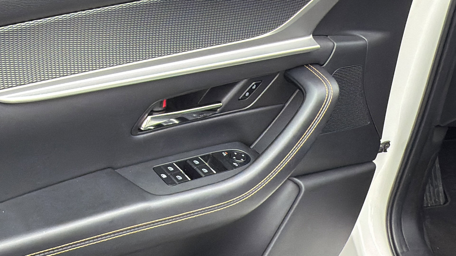 Used 2025 MAZDA CX-90 3.3 Turbo w/ Preferred Package image 11