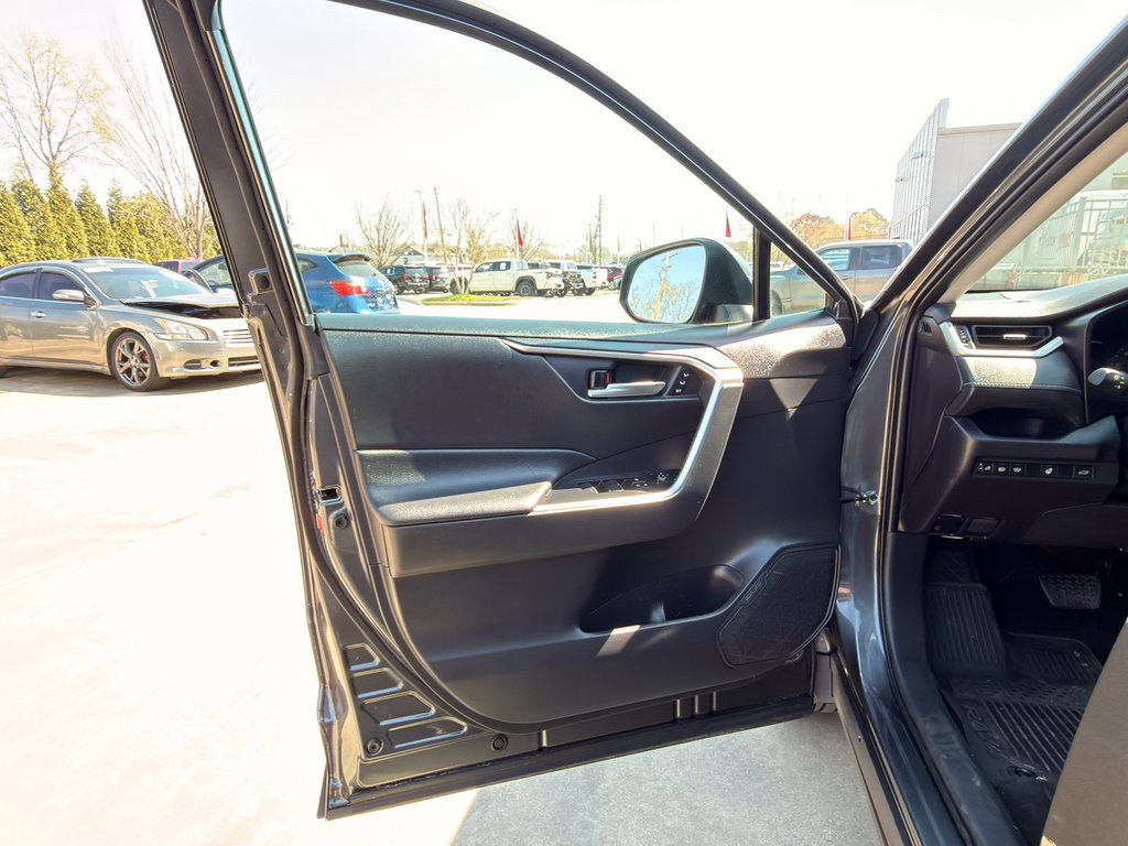 Used 2023 Toyota RAV4 XLE Premium image 9