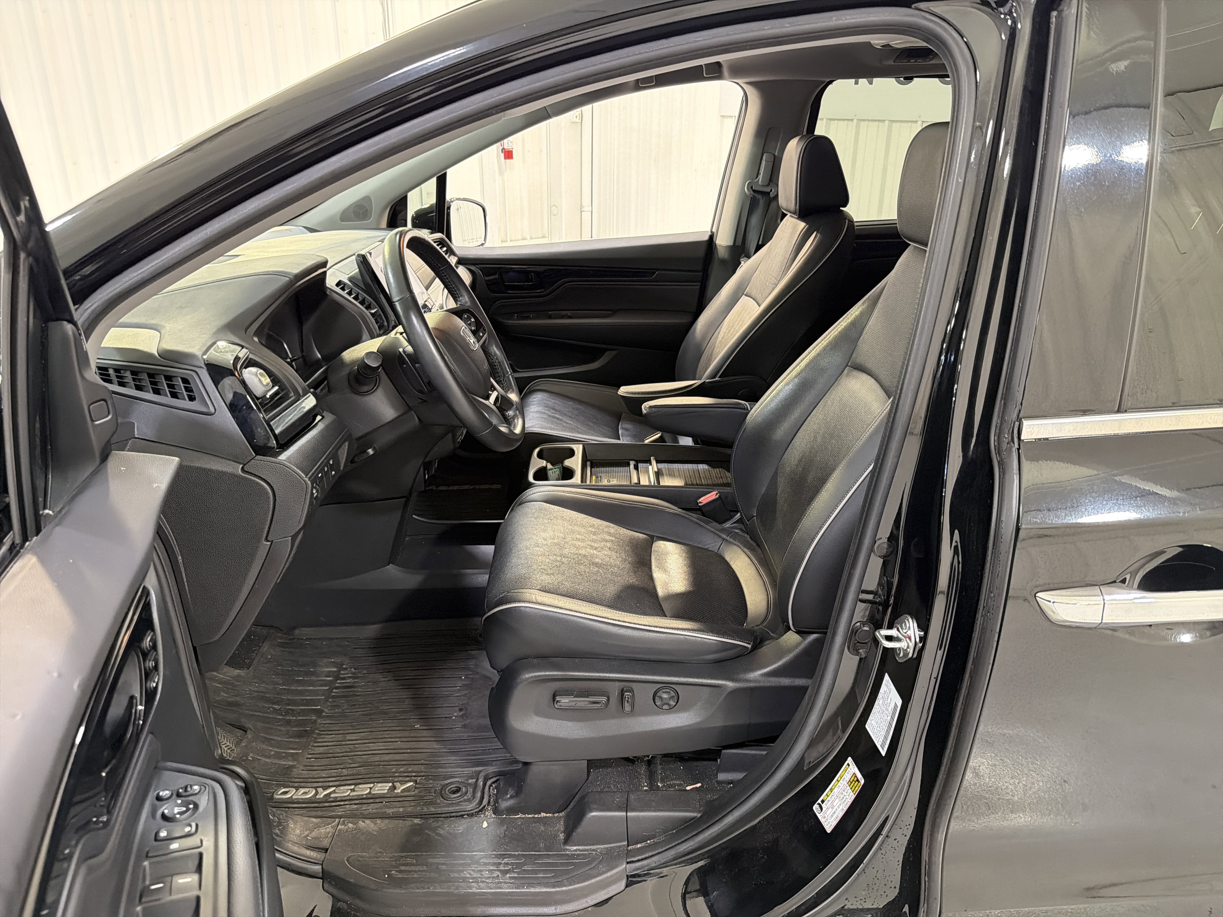 Used 2023 Honda Odyssey Elite image 11