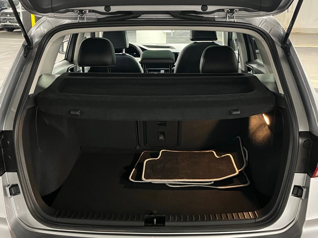 Used 2023 Volkswagen Taos SE w/ Panoramic Sunroof Package image 37