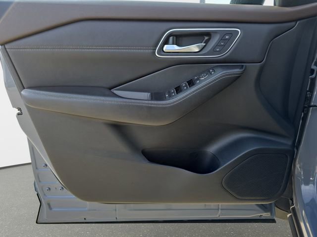 Used 2022 Nissan Rogue Platinum image 30