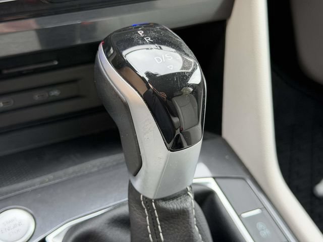 Used 2024 Volkswagen Tiguan SE AWD/4WD image 32