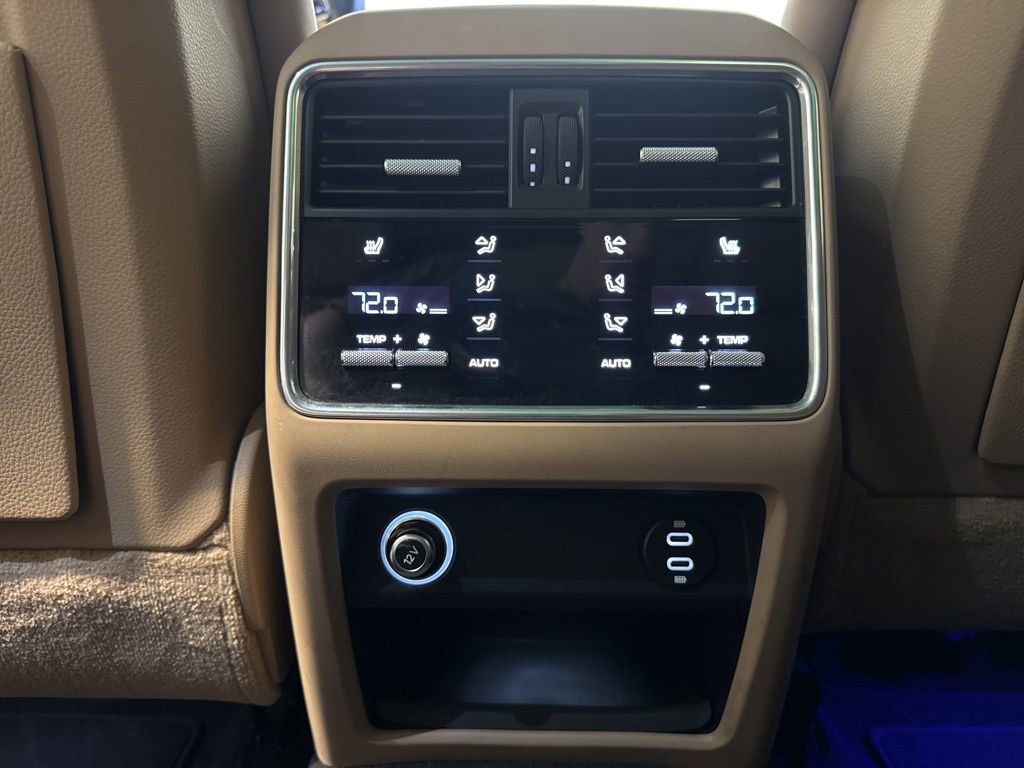 Certified 2023 Porsche Cayenne Platinum Edition image 33