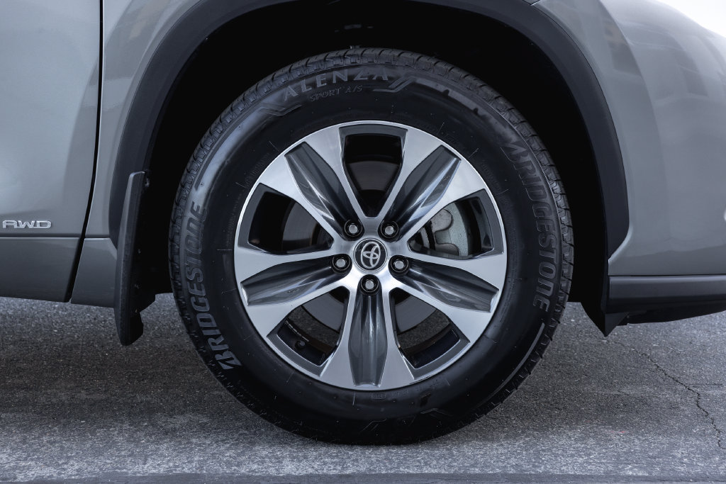 Certified 2026 Toyota Highlander XLE AWD/4WD image 4