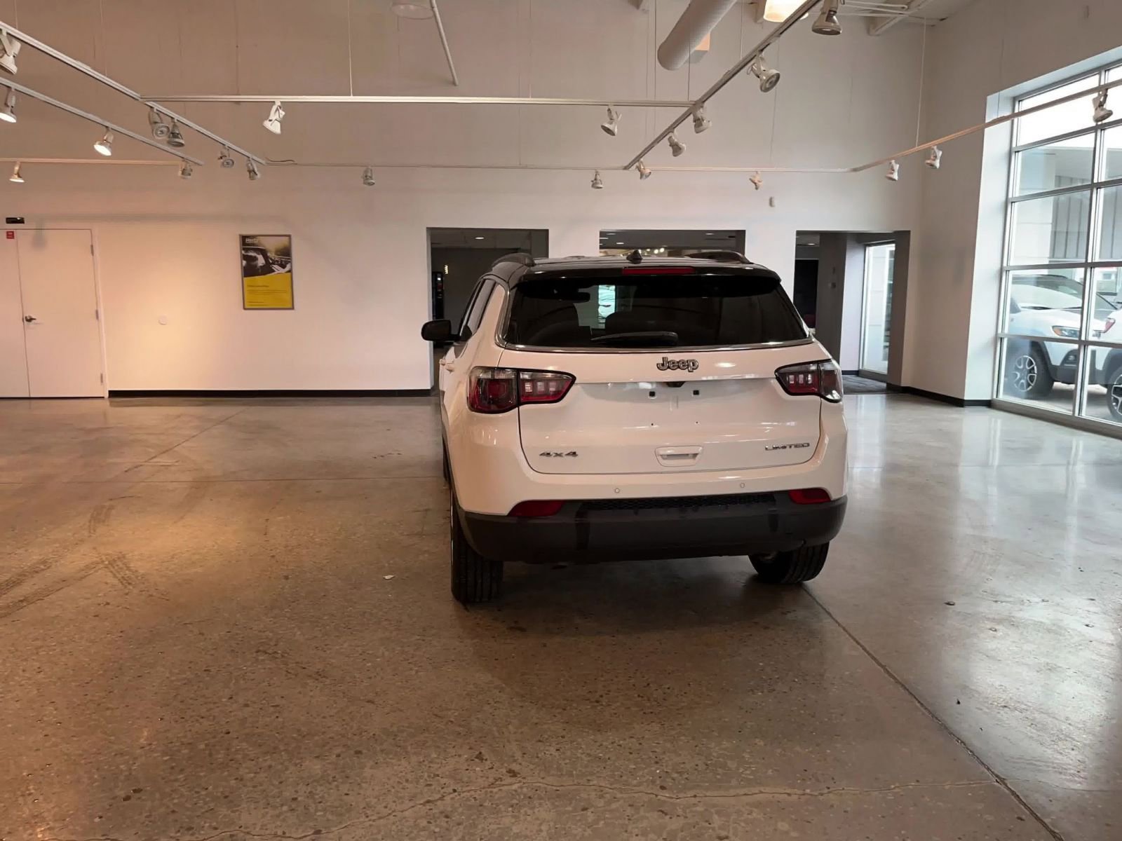 Used 2025 Jeep Compass Limited image 16