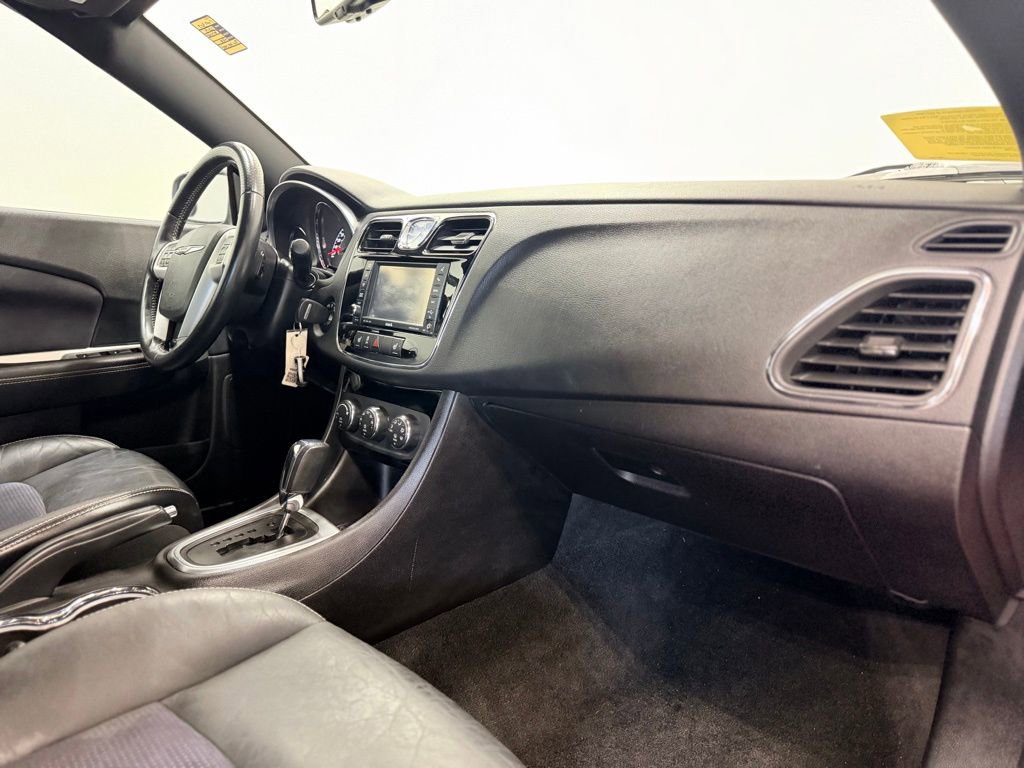 Used 2013 Chrysler 200 S FWD image 15