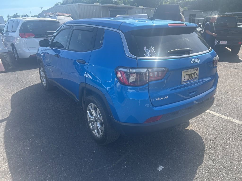 Used 2025 Jeep Compass Sport image 4