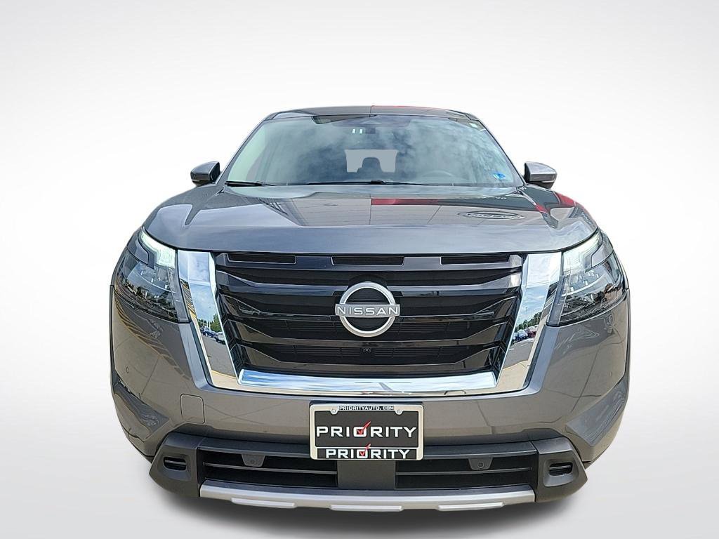 Used 2025 Nissan Pathfinder SL AWD/4WD image 7