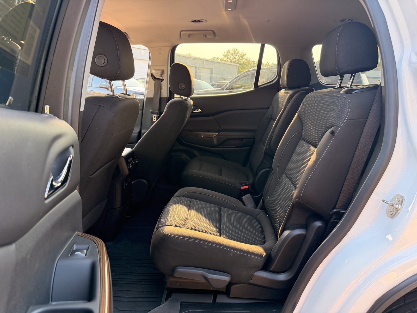 Used 2023 GMC Acadia SLE w/ Driver Convenience Package AWD/4WD image 28