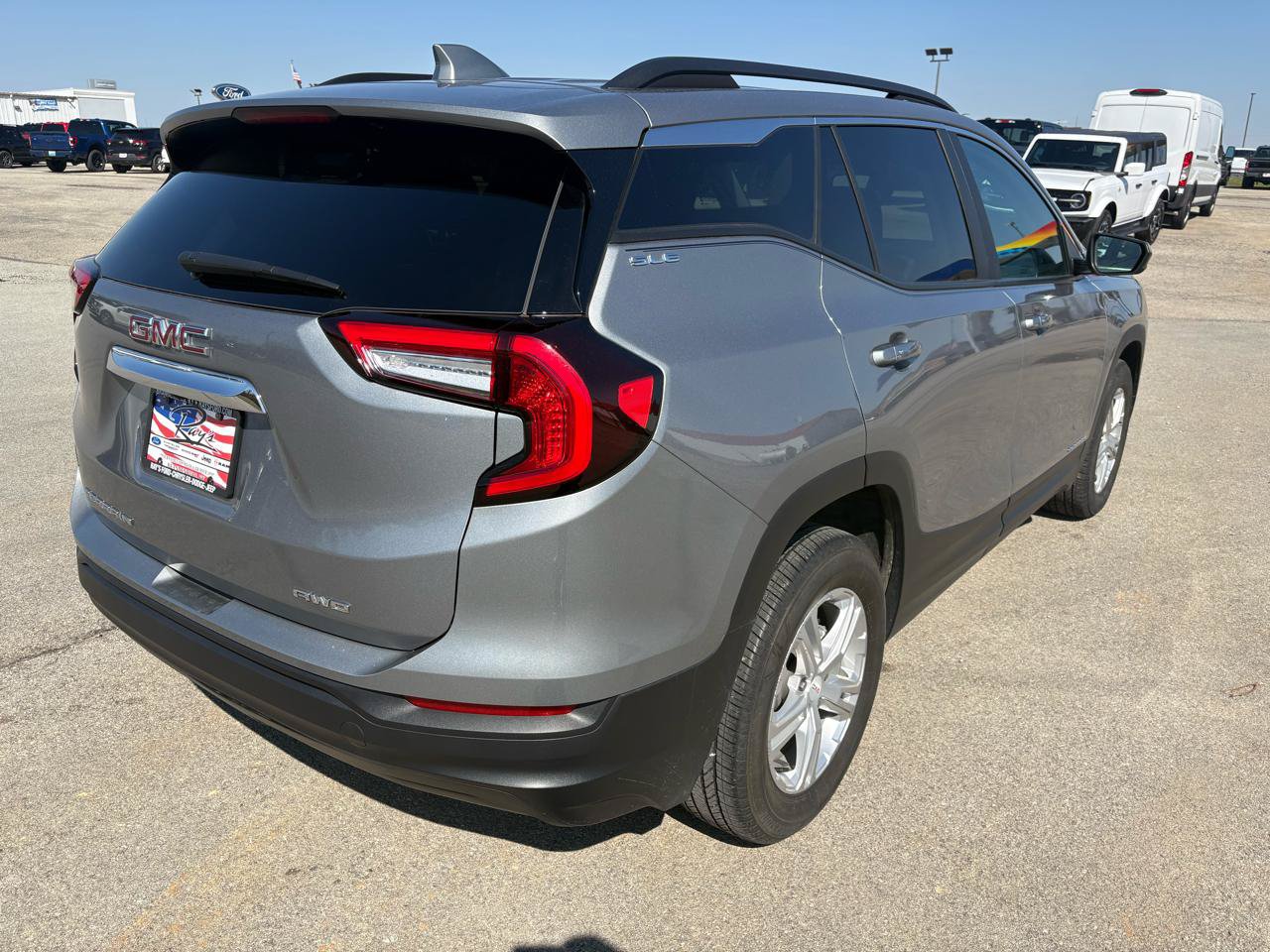 Used 2024 GMC Terrain SLE w/ Driver Convenience Package AWD/4WD image 3