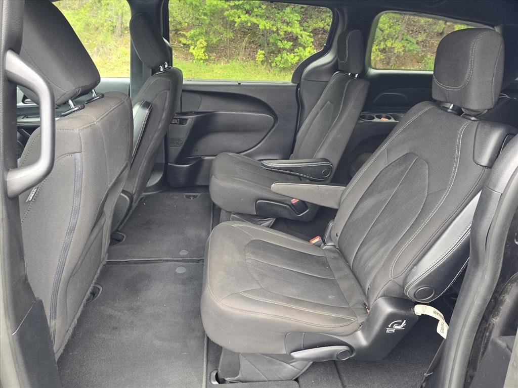 Used 2021 Chrysler Pacifica Touring w/ S Appearance Package FWD image 11