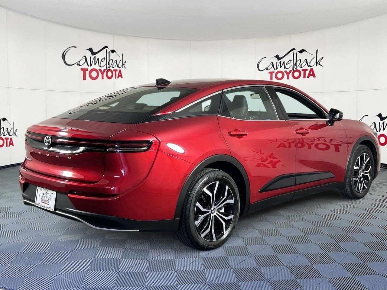 Used 2026 Toyota Crown XLE AWD/4WD image 8