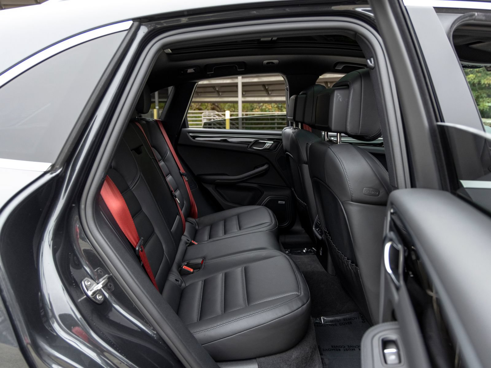 Certified 2022 Porsche Macan AWD/4WD image 50