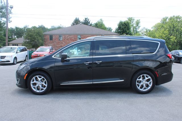 Used 2018 Chrysler Pacifica Touring-L Plus w/ Tire & Wheel Group FWD image 5