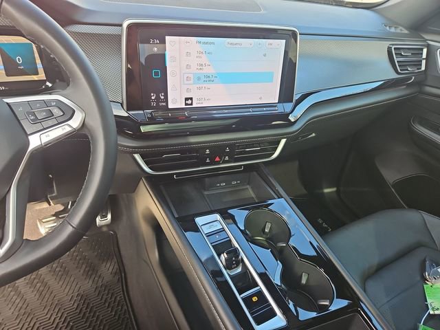 Used 2024 Volkswagen Atlas Cross Sport SEL R-Line image 11