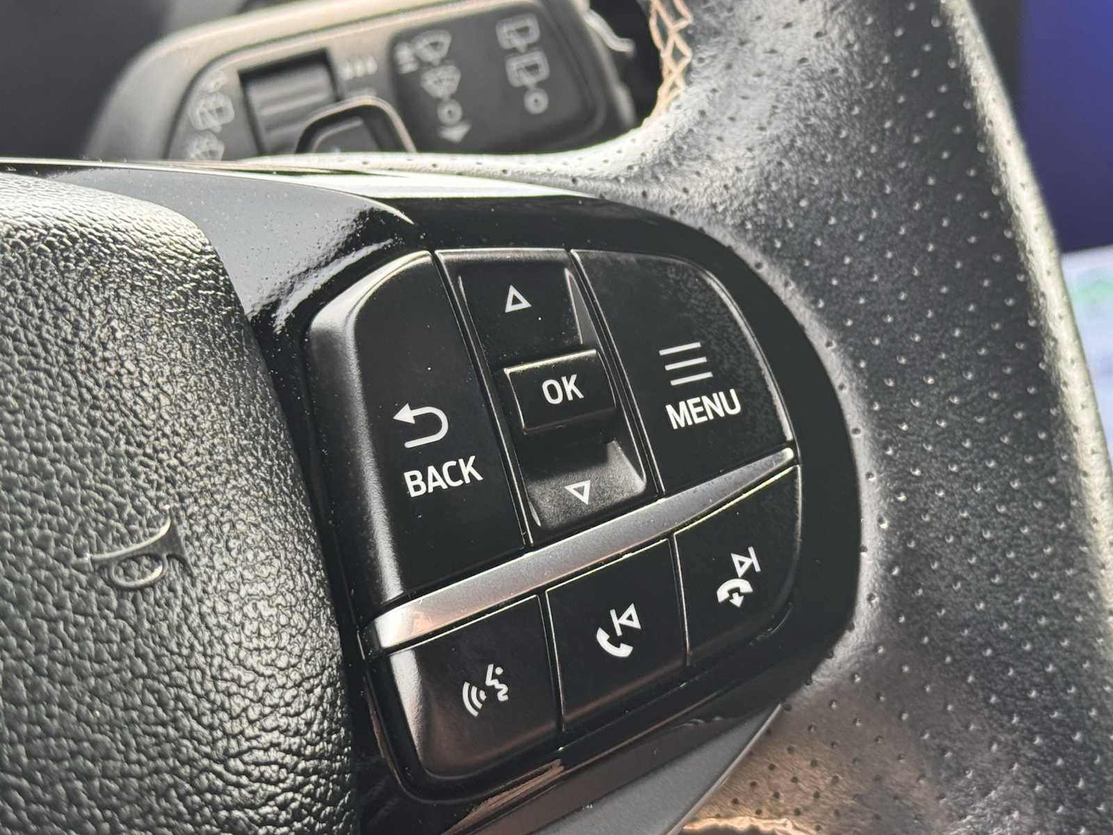 Used 2023 Ford Explorer ST w/ Equipment Group 401A AWD/4WD image 17