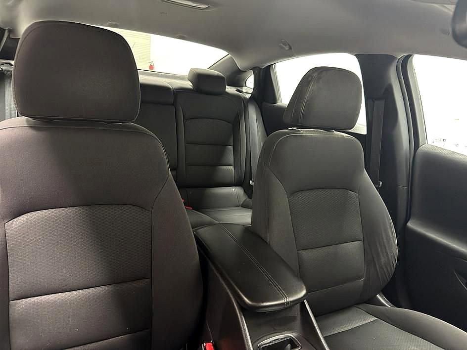 Used 2017 Chevrolet Malibu LT w/ Driver Confidence Package image 26