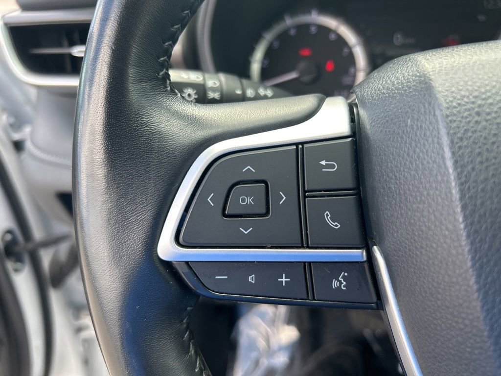 Used 2023 Toyota Highlander L image 47