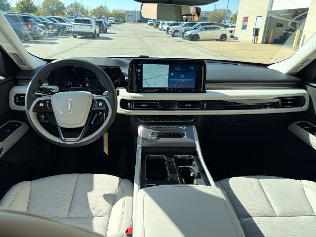 New 2026 Lincoln Aviator AWD w/ Jet Appearance Package image 18